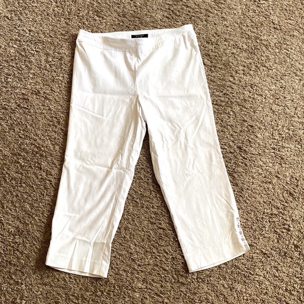 Nine.Eight New York Women’s White Capris Pants
